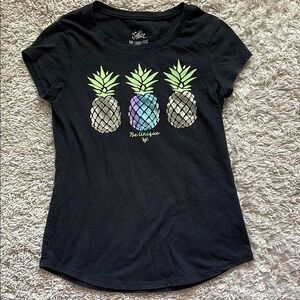 👶🏻5/$10👶🏻 Girls Justice Black Fitted Cap Sleeve Tee with Pineapple Design